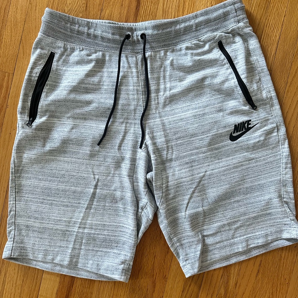 Nike Men's Light Gray Athletic Shorts - XL